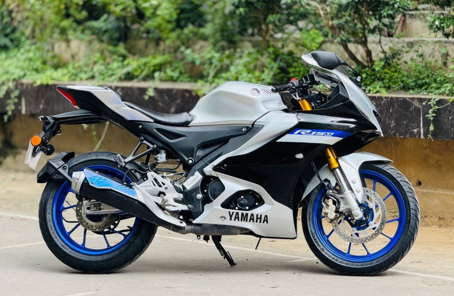 Yamaha R15M BS7 Icon Silver 3300KM