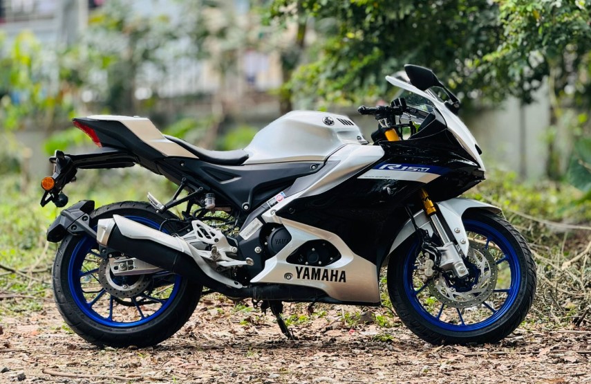 Yamaha R15M BS7 Icon Silver 950KM