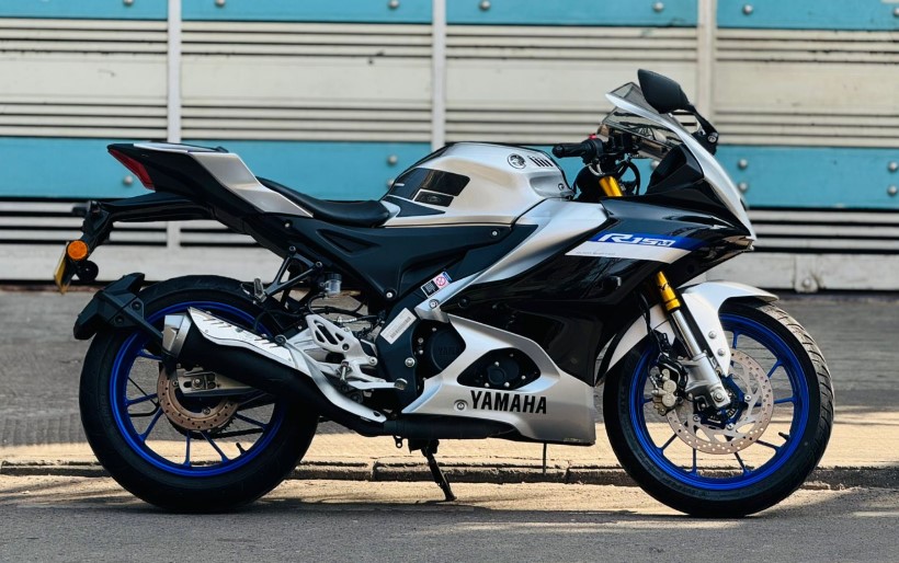 Yamaha R15M BS7 Icon Silver 5450KM